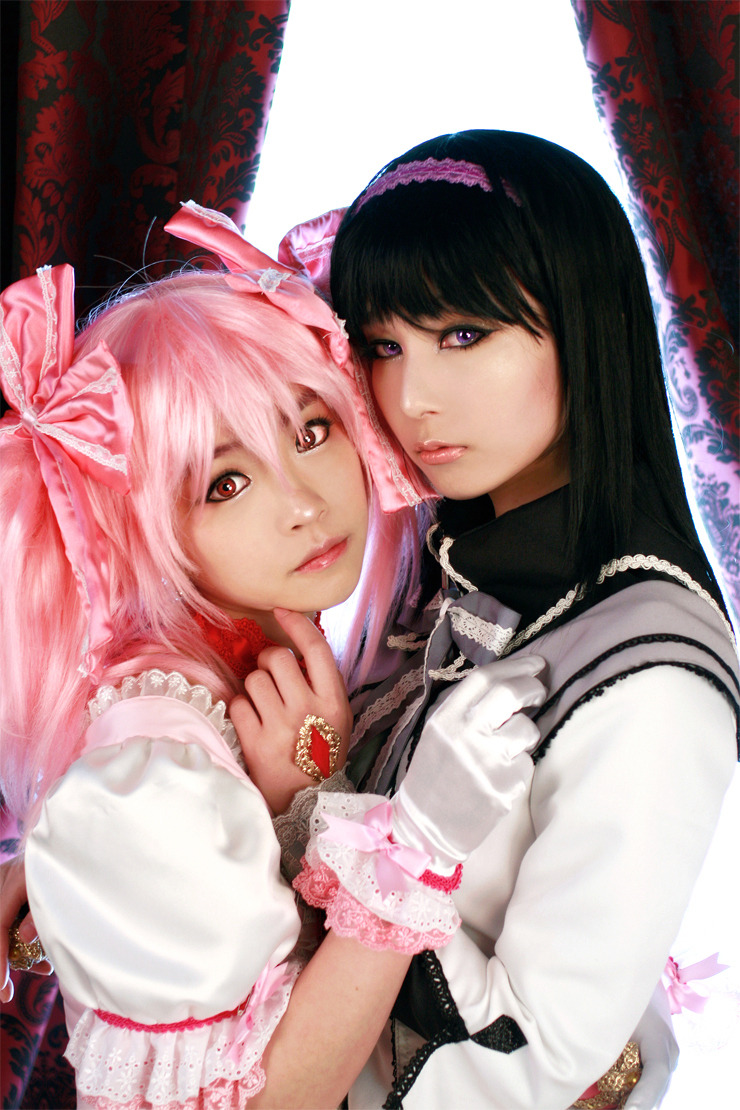 Madoka and Homura Cosplay by Tomia and Ren 1