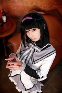 Madoka and Homura Cosplay by Tomia and Ren 5