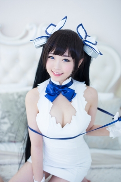 Hestia Cosplay by Tomia 03