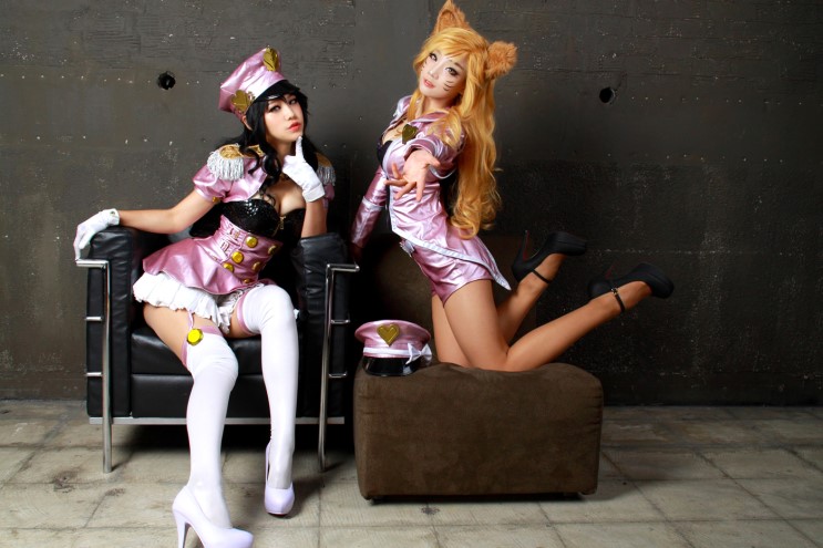 Popstar Ahri and Caitlyn Cosplay by Aza Miyuko and JDoll 15